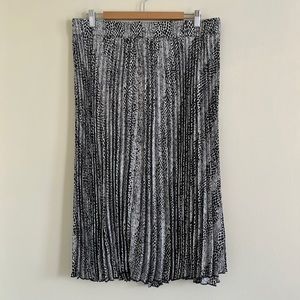 Lane Bryant black & white accordion pleated midi skirt size 14/16